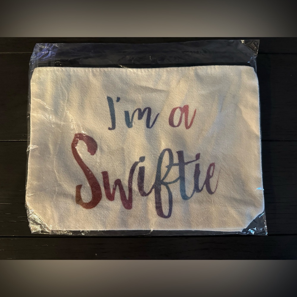 I’M A SWIFTIE ZIPPERED FABRIC STORAGE MAKE UP BAG TAYLOR SWIFT 9 1/2” x 6 1/2”